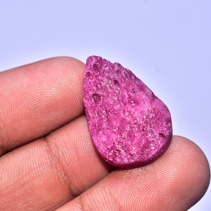 Wabenrubin Druzy Cabochon / Hochwertiger Wabenrubin Edelstein / Tropfenform / 33.10 Ct. /27x13x7mm. / Loser Edelstein / R-713