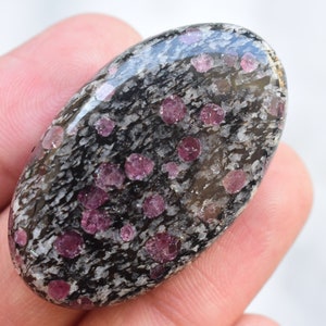 Rubin Herbst Cabochon / Hochwertiger Rubin Herbst Edelstein / Ovale Form / 59.35 Ct. / 40X24X6 mm. Loser Edelstein G-986 Bild 2