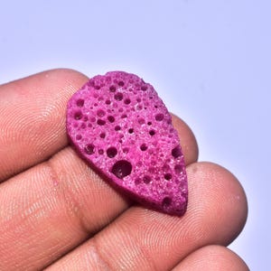 Wabenrubin Druzy Cabochon / Hochwertiger Wabenrubin Edelstein / Tropfenform / 37.05 Ct. /30x18x6mm. / Loser Edelstein / R-705