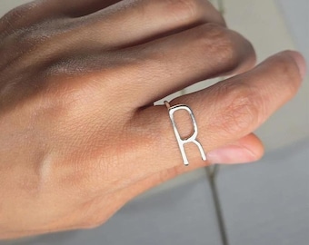 Initialenring aus Sterlingsilber – Minimalistischer Buchstabenring | Personalisierter handgefertigter Schmuck