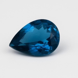 Kamień szlachetny AAA London Blue Topaz w kolorze gruszki: ok. 22,30 ct, 22 x 17 mm Kamień wisiorkowy