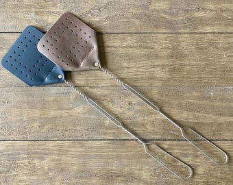 Amish Handmade Leather Fly Swatter – Rustic Farmhouse Kitchen Decor – Heavy Duty Thick Leather Bug Swatter – Country Home Accessory