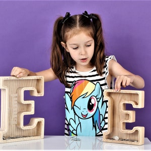 Gran carta de alcancía de madera personalizada, linda decoración de la habitación de los niños, bonito regalo de Navidad neutral para niñas o niños, banco del alfabeto, Sparschwein