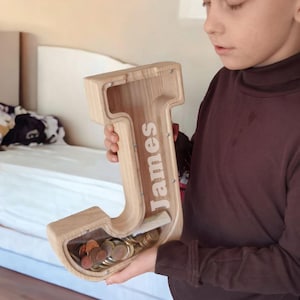 Grande cofrinho inicial personalizado de madeira com nome gravado para crianças e adultos, cofrinho de letras, decoração de berçário, cofrinho de letras de madeira