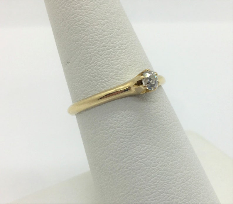 14k Yellow Gold and .12ct Round Cut Diamond Engagement Ring Size 7