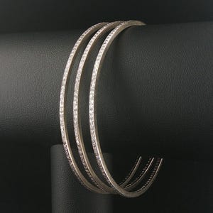 Set med tre armband i 14k vitguld med 4,5 karat diamanter, 20 cm