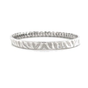 Roberto Coin 18k White Gold 24.5g Embossed Zebra Print Oval Bangle Italy 6.75"