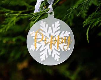 Gepersonaliseerde sneeuwvlokkerstbal: helder acrylornament