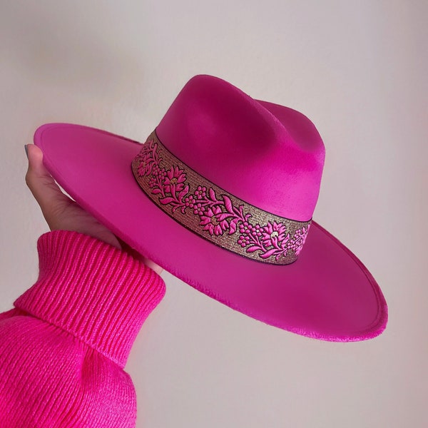 Fedora “Audrey” in magenta