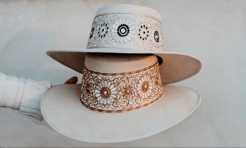 Boater suede hat Sofia ivoryblack color
