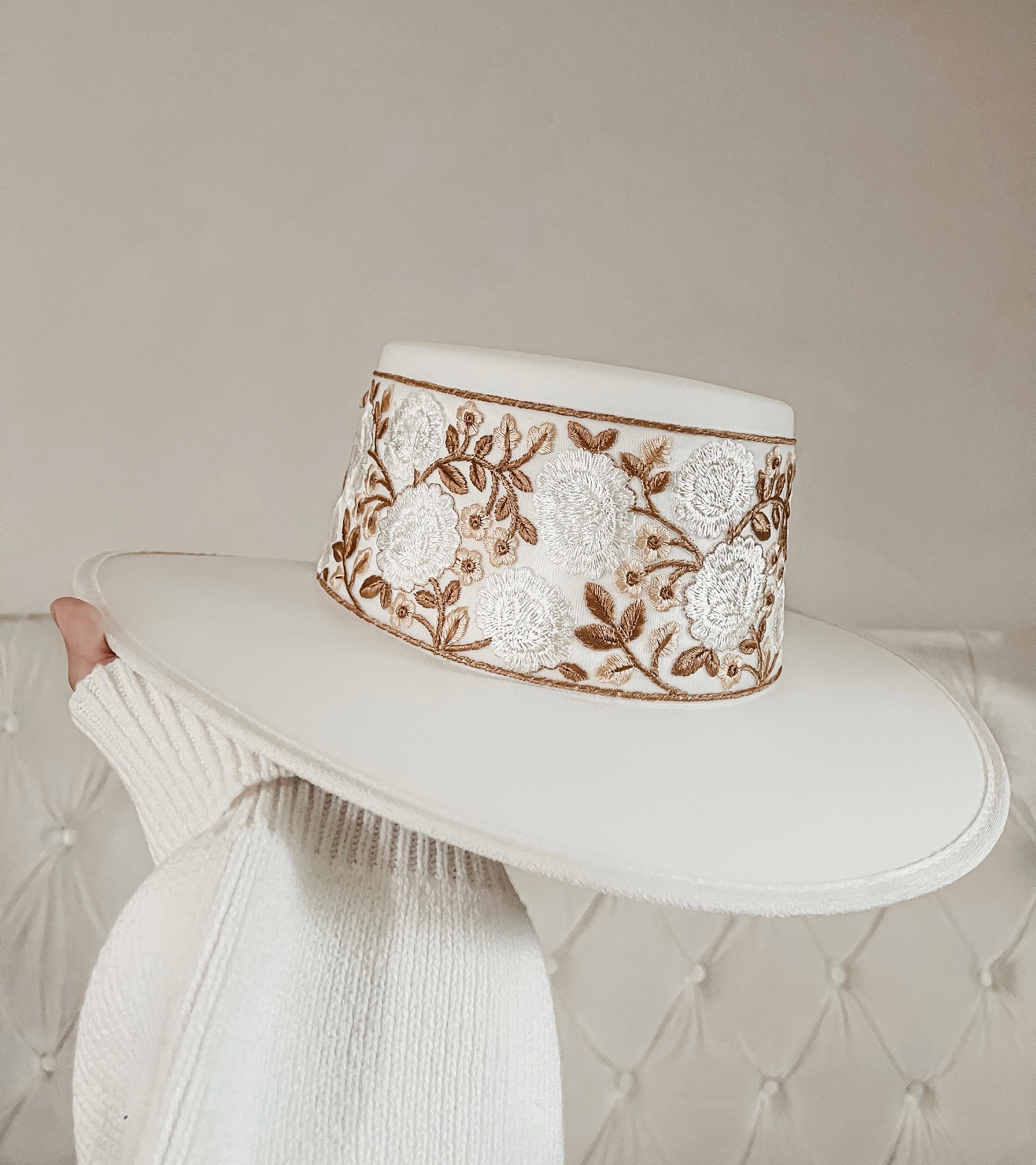 HatsNRoses - Etsy display picture 2