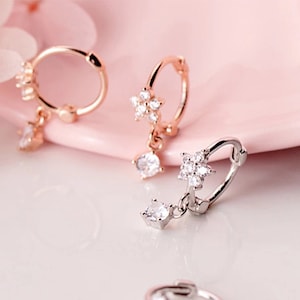 Crystals Rhinestone Floral Dangle Nose Ring, CZ Delicate Flower Nose Ring, Floral Nose Hoop, 18k Gold Hinged Bridal Nose Ring, Gifts for Her