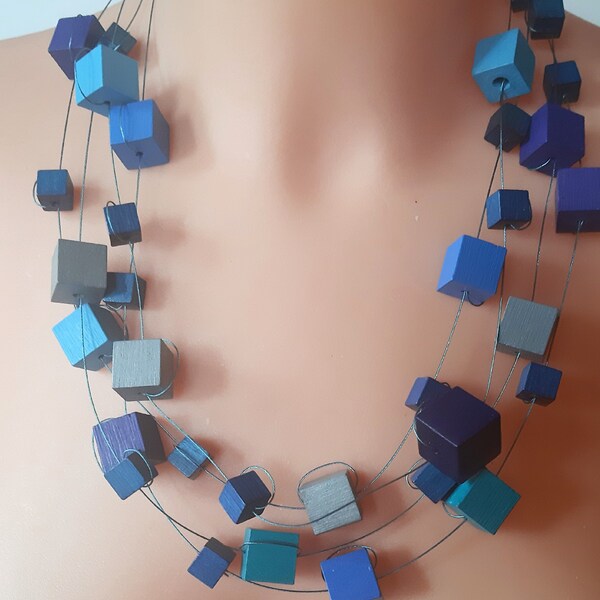 Collier de cordes, collier de perles, cubes en bois, collier bleu, collier multi cubes, collier multirangs, gros lot