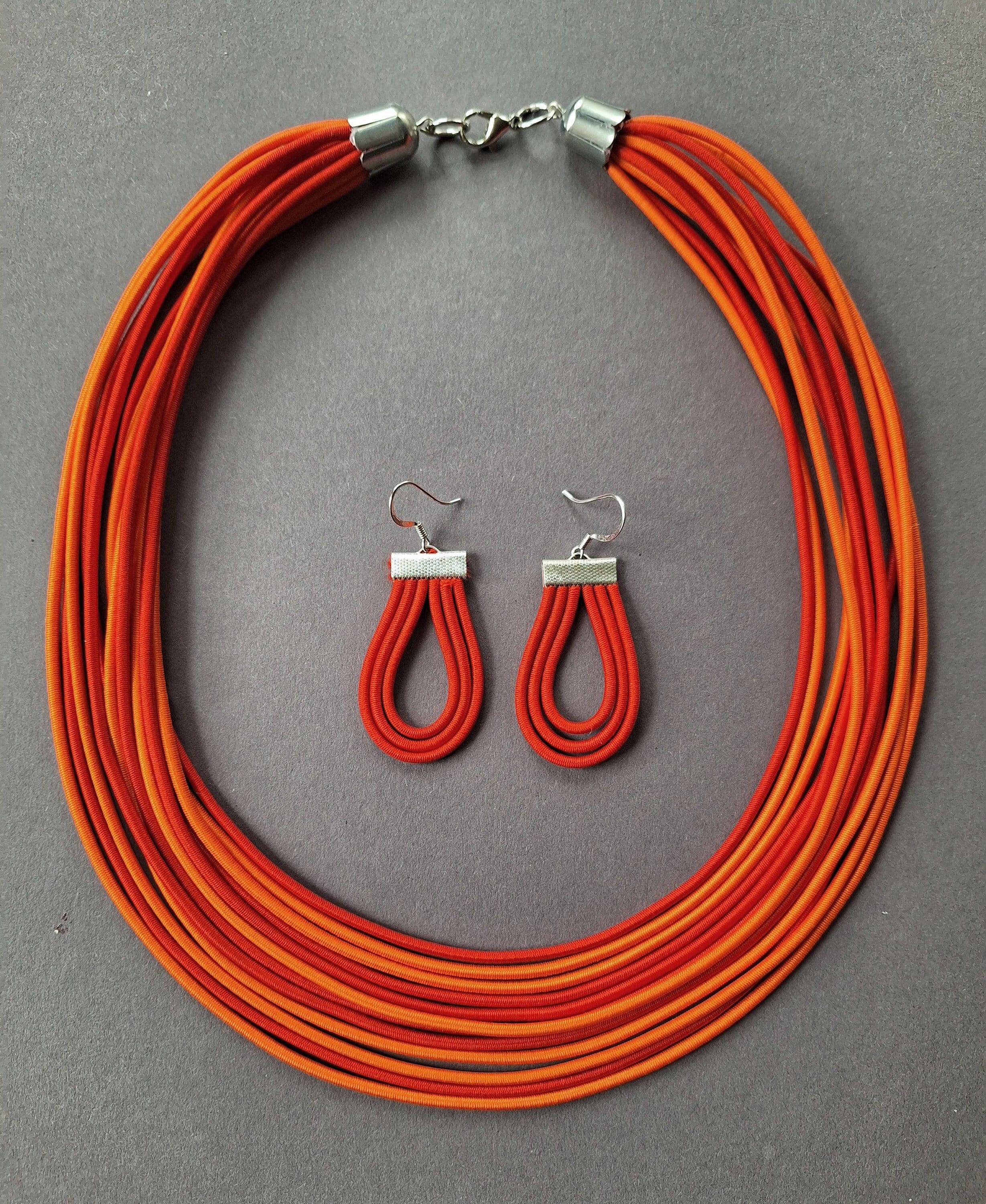 Ensemble Collier Bavoir Mode Couleur Orange - Neuf Avec étiquettes