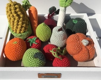 Crocheted fruits and vegetables to play at the dinette or at the CE certified merchant