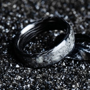 Meteoriet Glow-ring, herentrouwring, unieke ring, koolstofvezelring - verzending volgende dag