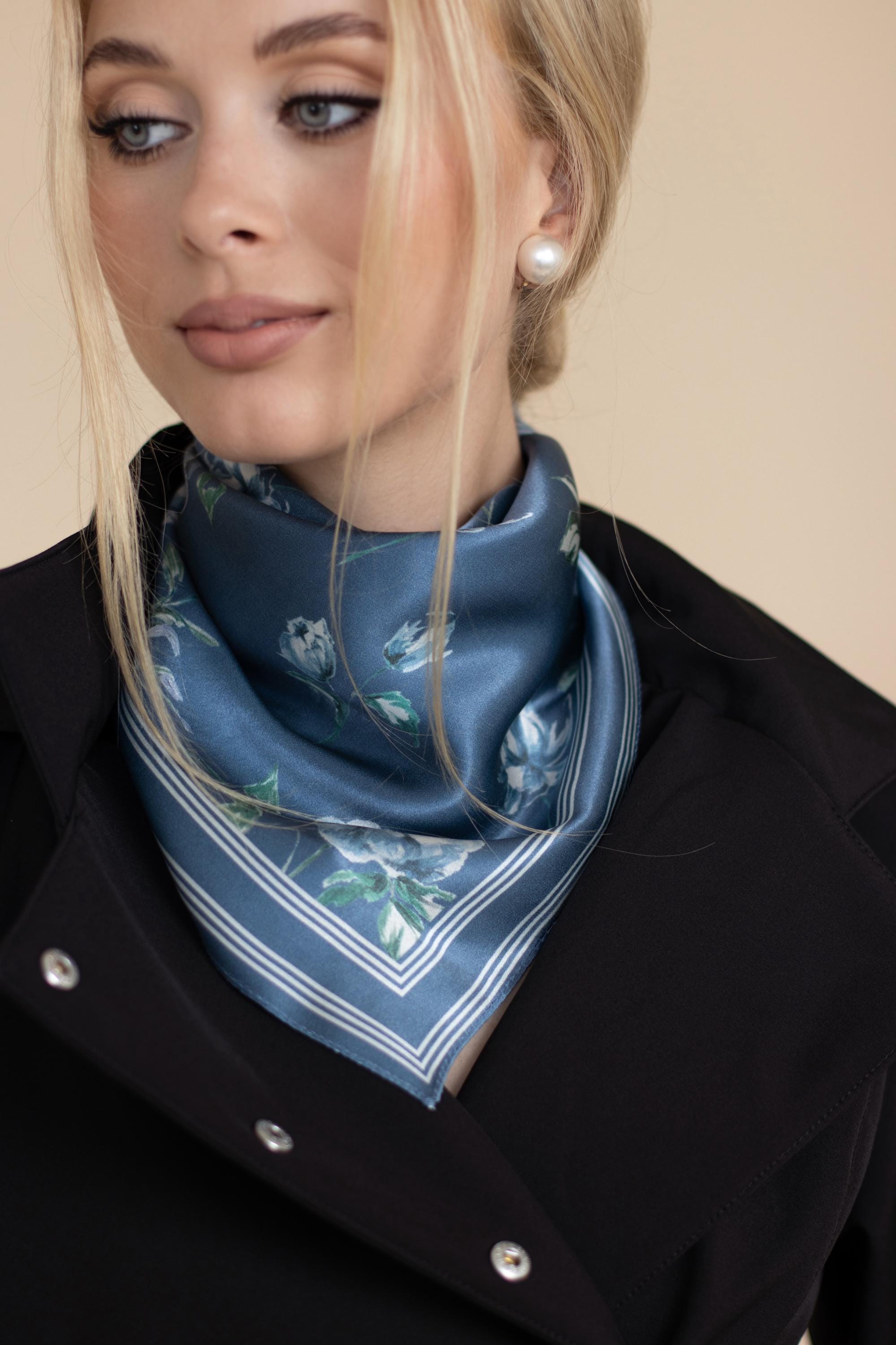 FZQVSGW Blauer Seidenschal Mit Blumenmuster – Quadratisches Kopftuch 63,5 Cm, Leicht, Vielseitig Als Halstuch, Haarschal Oder Taschen-Deko