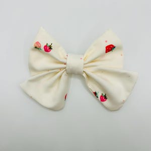 Toddler hair bow, little girl hair bow, strawberry bow, summer hair bows