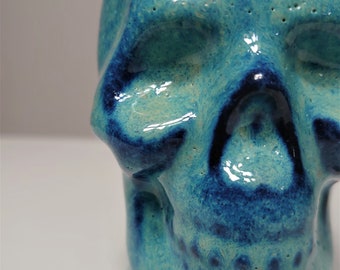 Vaso de calavera de cerámica