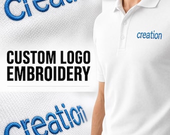 Może przedstawiać: Biała koszulka polo ze słowem "creation" wyhaftowanym na niebiesko. Obraz wyświetla również tekst "CUSTOM LOGO EMBROIDERY". Koszulka wykonana jest z teksturowanej tkaniny.