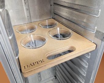 Airline-Galley-Trolley-Einsatz mit Martini-Gläsern