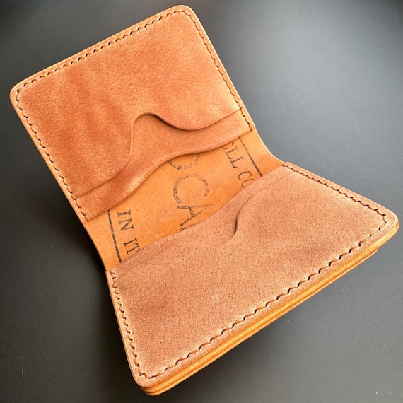 ロカド シェルコードバン 二つ折り財布 – 艶出し加工なしレザー