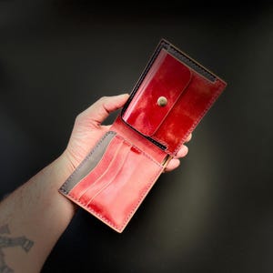 Rocado Shell Cordovan Bifold Plånbok: Svart & Rött Läder med Myntväska