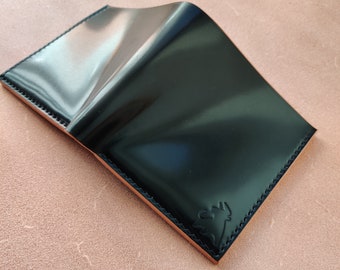 ロカド シェルコードバン 二つ折り財布：ブラック