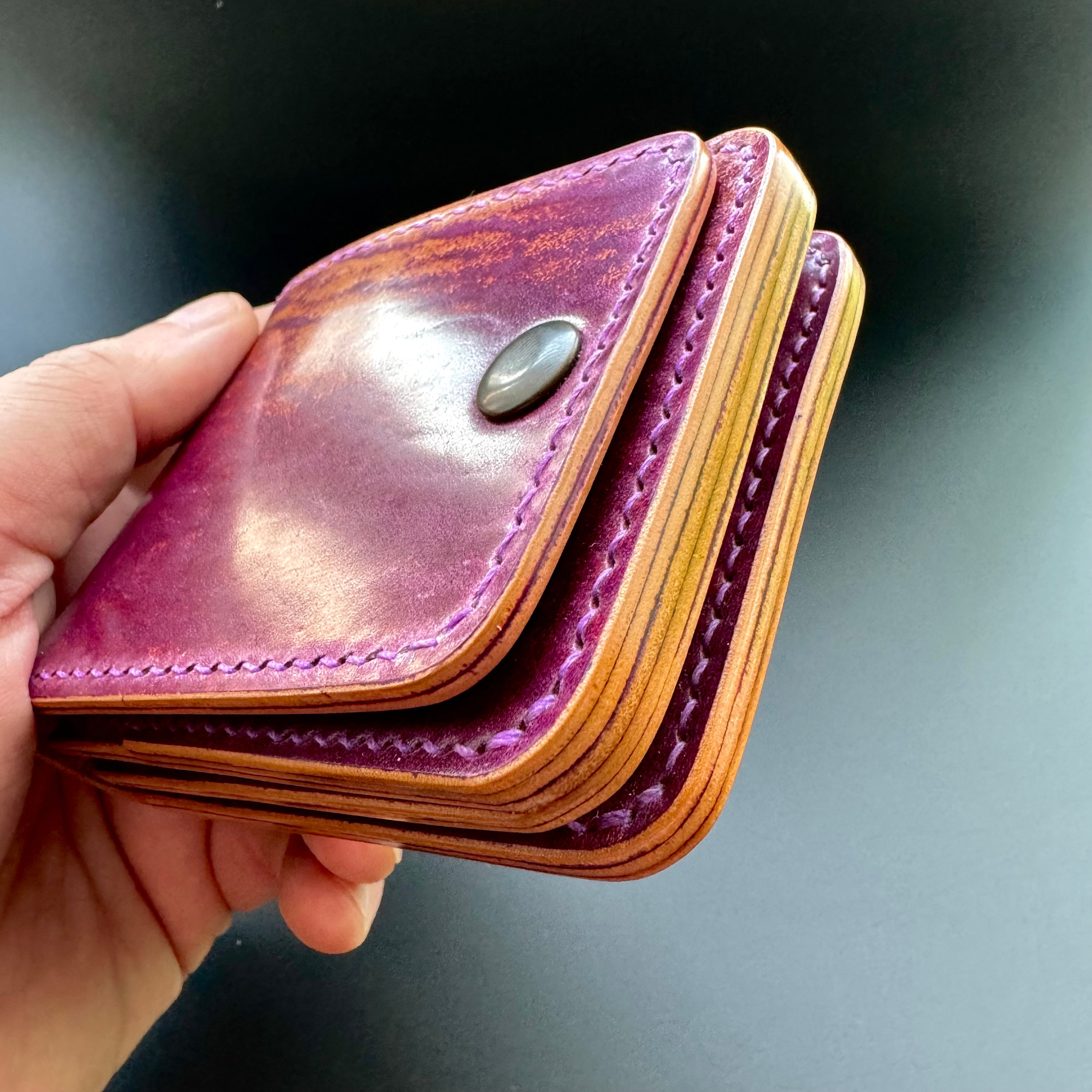 ロカド シェルコードバンレザー 縦型ミニマリスト二つ折りEDC