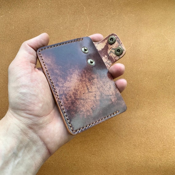 ロカド シェルコードバンレザー カードホルダー：バーガンディマーブル