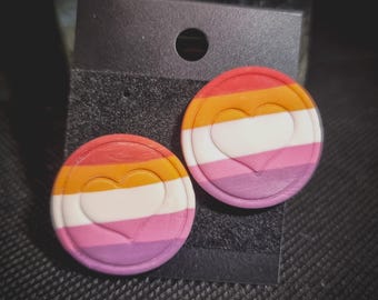 WLW lesbian Pride Heart medallion