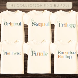 以下が含まれることがあります： カラフルなテキストが入った、クリーム色のTシャツ6枚。「The Original」、「The Sequel」、「The Trilogy」、「The Plot Twist」、「The Finale」、「The Surprise Ending」の文字が表示されています。テキストは様々なパステルカラーです。