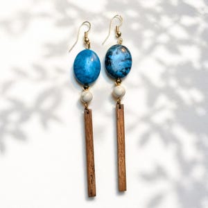 Boho blue marble earrings – white howlite, natural wood, handcrafted jewelry, gift for women, minimalist chic style