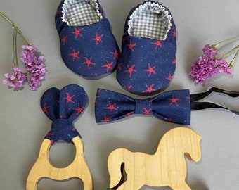 Unique newborn/ baptism/ baby shower gift box, wooden animals toys for baby, nursery decor, cotton booties for newborn.