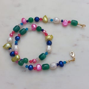 Collier de perles d&#39;eau douce et de pierres précieuses, collier de perles mélangées, cadeau de Noël, collier de perles colorées, collier de perles, tour de cou en perles