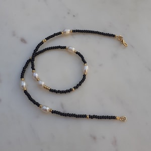 Freshwater pearl and black seed beads necklace, beaded necklace, beaded freshwater pearl choker, black choker, necklaces women