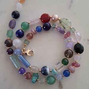 Collier de pierres précieuses perlées, collier de pierres précieuses pastel, collier coloré bohème d&#39;été, tour de cou en perles, cadeau pour elle, bijoux en perles mélangées