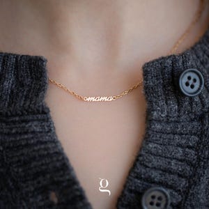 Collar con nombre personalizado en oro: collar personalizado "Mamá" para mamás, delicada placa con nombre escrita a mano, regalo para el Día de la Madre, cadena de oro minimalista