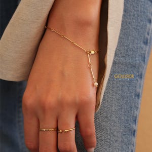 Pulsera alargada con perla diminuta, delicada cadena de barra larga, pulsera minimalista bañada en oro de 14 k, diseño de pulsera elegante y único, resistente al agua