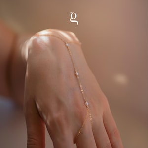 Pearl Hand chain, Minimalist Hand Jewelry, Gold filled Elegant Chic Hand chain, Hand chain for wedding, Gift Ideas, Layering Bracelet