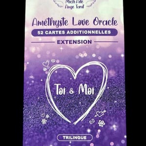 Può includere: Un mazzo di carte oracolo rettangolare con uno sfondo viola glitterato e il contorno di un cuore bianco. Il testo riporta Mich Aile Ange Tarot, Améthyste Love Oracle, 52 CARTES ADDITIONNELLES, EXTENSION, Toi & Moi e TRILINGUE.