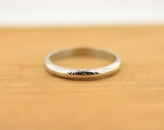 18k Vintage Band White Gold - Perfect for Stacking