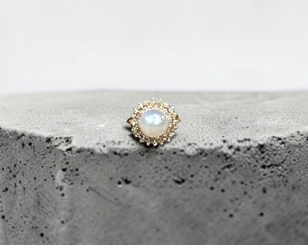 Estate Classic Pearl & Diamond Cluster Ring in 14k Yellow Gold | Size 6