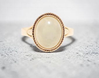 Vintage Moonstone Ring in 10k Yellow Gold - Mid-Century - CPJ-RE 040526