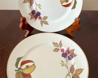 Set of 8 Evesham Bread and Butter Plates Royal Worcester 6 5/8