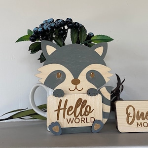 Signe d'étape mensuelle du raton laveur pour les photos de bébé | Accessoires photo | Cadeau de douche de bébé | Cartes d'étape | Nouvelle maman fille garçon | Des bois