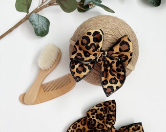Babystrikje met luipaardprint: gestikte stoffen haarclip of hoofdband