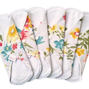 Reusable Organic Cloth Pads – 6 Pack 9" / 24cm Regular Flow, Washable and Waterproof, Made in Europe Flowers