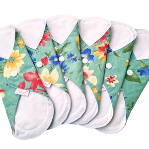 Reusable Organic Cloth Pads – 6 Pack 9" / 24cm Regular Flow, Washable and Waterproof, Made in Europe Mint