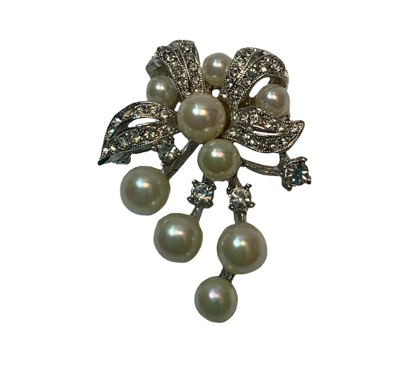 AM Vintage Small Delicate Floral Costume Jewelry Rhinestone Faux Pearl Brooch Pin